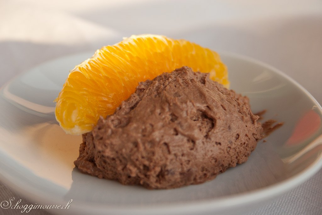 Dunkle Schokoladenmousse mit kandierter Orange