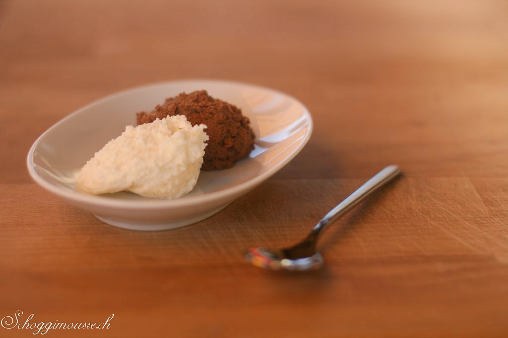 Kokosmousse und dunkle Schokoladenmousse