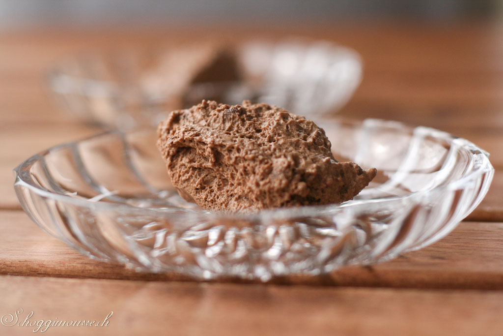 Dunkle Schokoladenmousse mit kandierter Orange