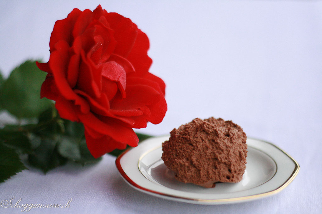 Schokoladenmousse mit Rosenduft