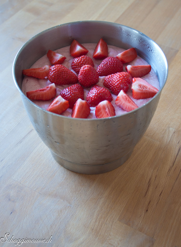 Erdbeermousse in Sch&uuml;ssel