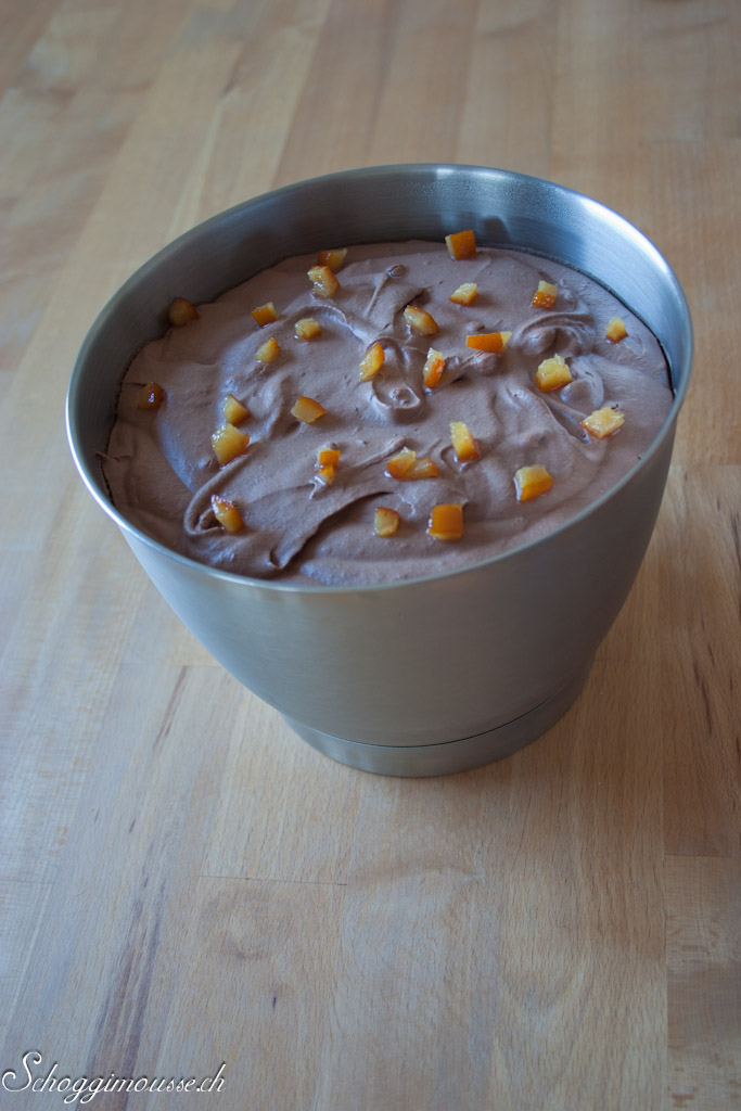 Schokoladenmousse mit Orange in Sch&uuml;ssel